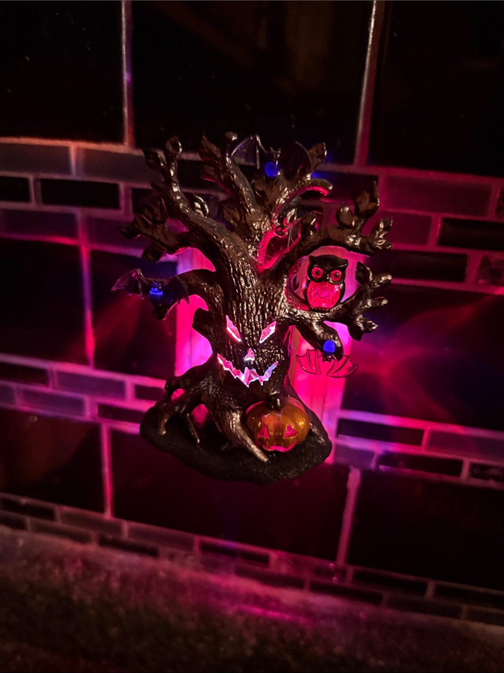 Haunted tree wallflower - Picture 6 of 6